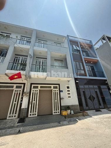 Nhà chính chủ bán gấp 1 trệt 2 lầu đường xe hơi 7m. Nhà xây ở kiên cố