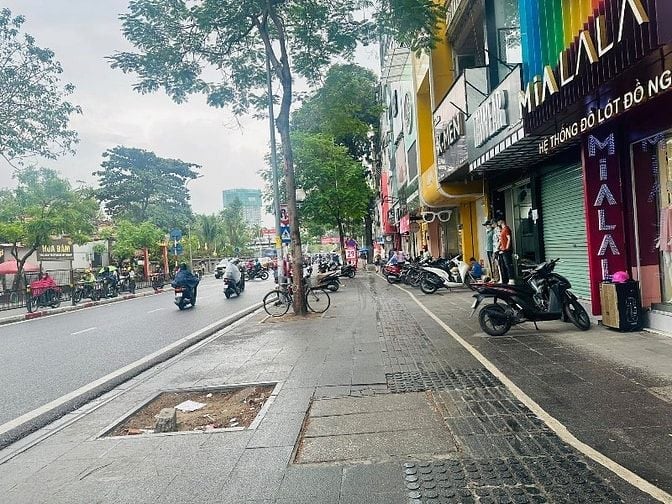  Bán nhà mặt phố Chùa Bộc 50m2, 35 tỷ, vỉa hè rộng, kinh doanh.