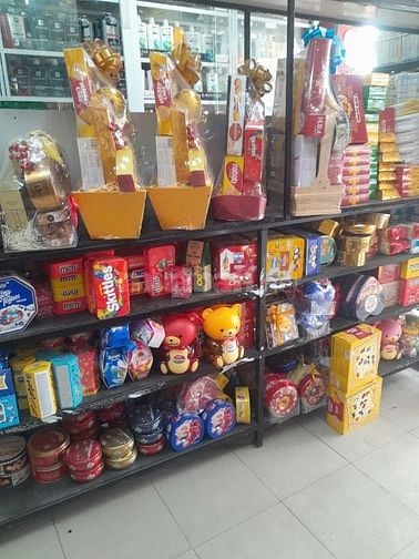 Cửa hàng Bách hóa tổng hợp cần tuyển gấp 4 nhân viên bán hàng 