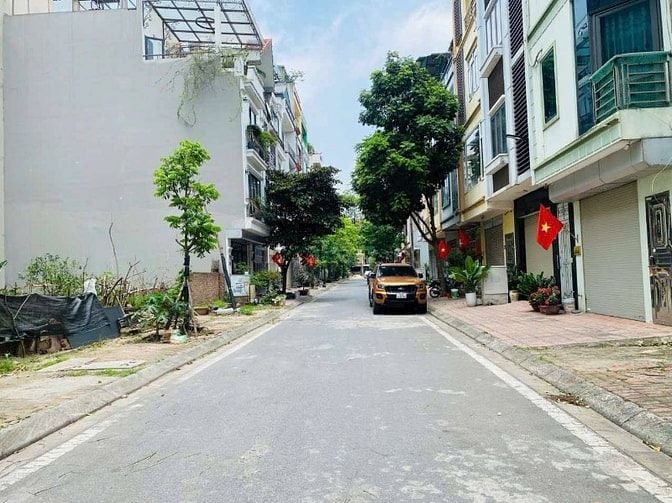 Hiếm có! Bán đất Ngô Gia Tự,Long Biên, 75m², đường 7m, Giá nhỉnh 11 tỷ