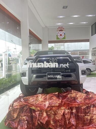 Toyota Hilux 2025 Adventure 2.8L 4x4 AT giao ngay