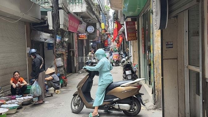 Bán nhà mặt ngõ chợ Khâm Thiên. KD buôn bán - DT 46m2, MT 4m, KD tốt 