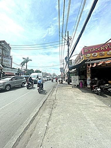 NHÀ MĂT TIỀN SẦM UẤT KINH DOANH NHIỀU LĨNH VỰC - KHU TÊN LỬA NGAY