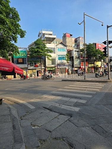 Cho thuê lâu dài cả nhà 4,5 tầng mặt phố 295 Khâm Thiên, có thang máy