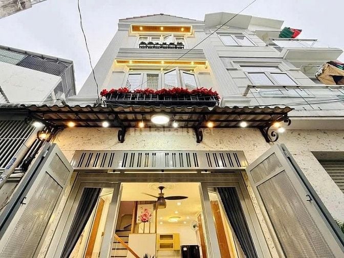 Bán gấp nhà Trần Huy Liệu 64m², trung tâm, gần sân bay, giá bán 4tỷ5