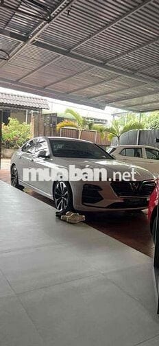 VinFast Lux A2.0 2019 Premium 2.0 AT - 40000 km