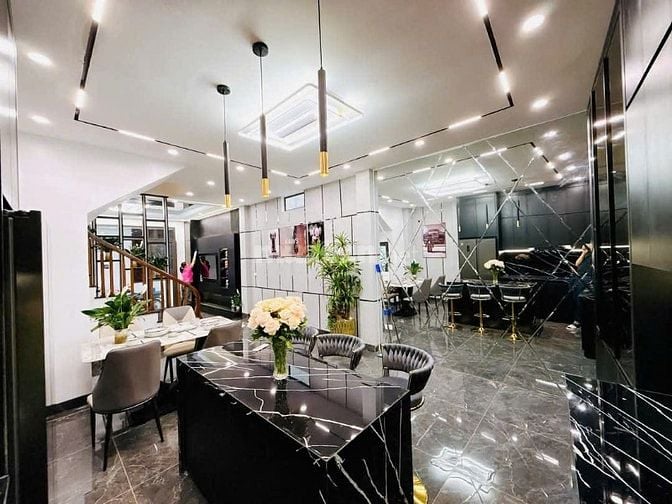 Lô góc, sát phố, ảnh thật, Bán nhà Hai Bà Trưng DT:60m2 giá 11.x tỷ