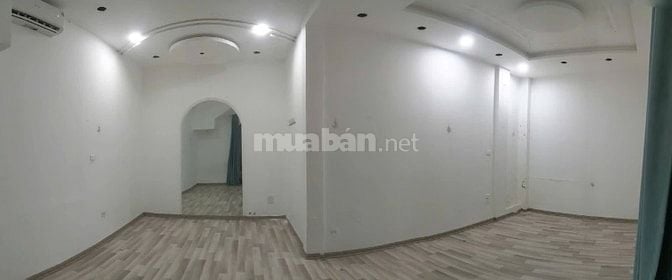 NHÀ ĐẸP LÀM VĂN PHÒNG CÓ THÁNG MÁY ĐỐNG ĐA