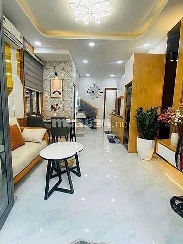 MUA NHÀ XÁCH VALI VÀO Ở NGAY ĐƯỜNG HÀN HẢI NGUYÊN, Q11, DT 39,6M2/SHR