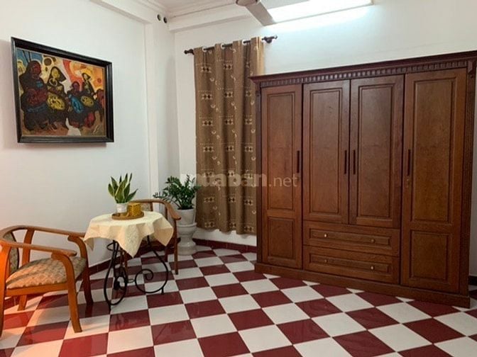 Trung tâm , nội thất đầy đủ , phòng khép kín 