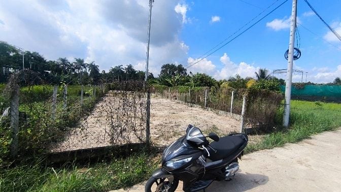 Chủ kẹt cần bán lô đất vườn QH khu dân cư DT 500m2 giá cực tốt 