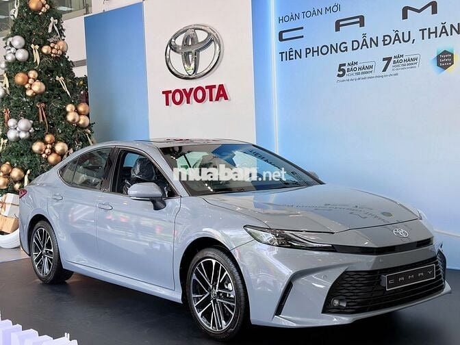 Toyota Camry 2025 2.5HEV MID - Xe có sẵn giá tốt