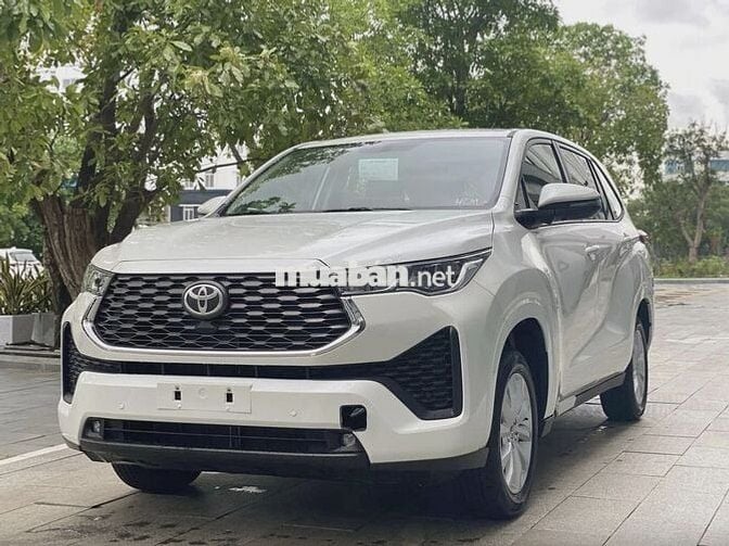Innova Cross - Xe có sẵn giá tốt