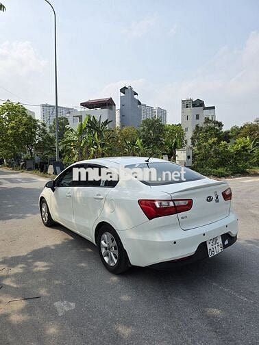 Kia Rio 2016 1.4 AT Sedan - 100000 km