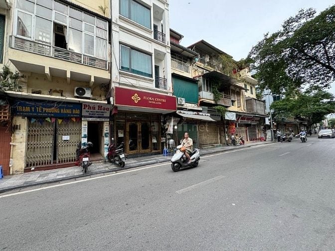 Mặt phố Lương Văn Can giá 39.5 tỷ, 76m(T1), từ T2:140m2, xây 4T
