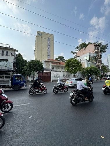 Bán nhà 2 mặt tiền Nam kỳ khởi nghĩa- 300m2 - DT:10m x 30m vuông vức