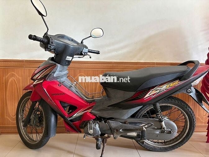 Honda Wave RSX, màu đỏ đen, dung tích 110cc.