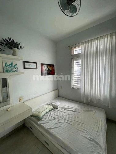 Chung cư 10A Trần Nhật Duật,Tân Định,Quận 1: 2p ngủ,nội thất,12.5tr