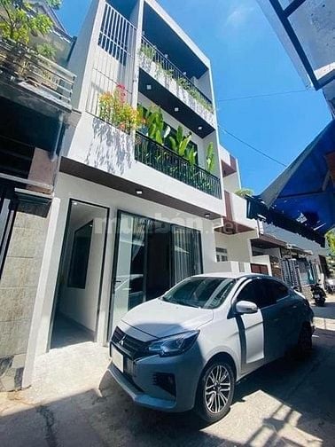 Nhà nhỏ xinh Đ.Nguyễn Tiểu La giá tôt quận 10.Kết cấu 28m/giá 2.340 tỷ