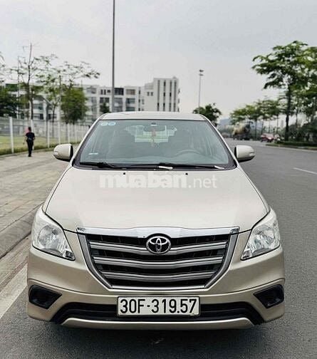 Toyota Innova 2015 E form mới,Nâu Vàng.