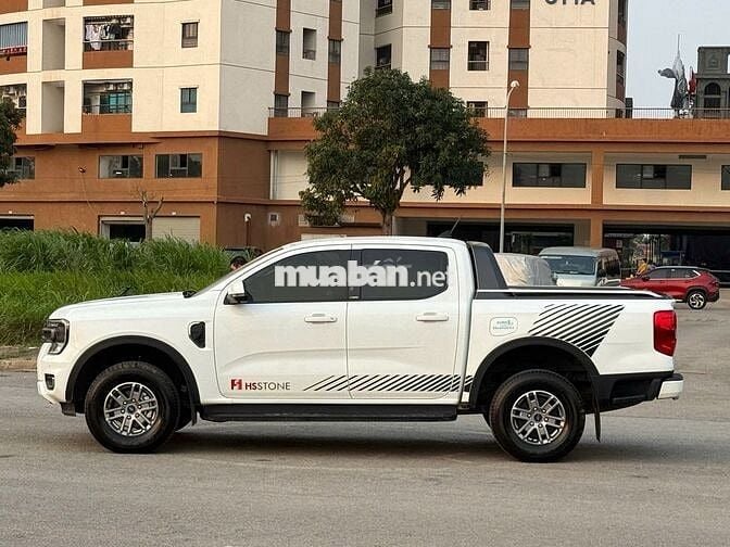 Bán xe Ford Ranger 2024 XLS 2.0 màu trắng mới tinh