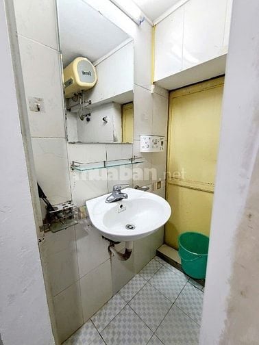 Cho thuê nhà 26 ngõ 403 Bạch Mai, 3 tầng 2N, 2WC, khách, bếp, ban công