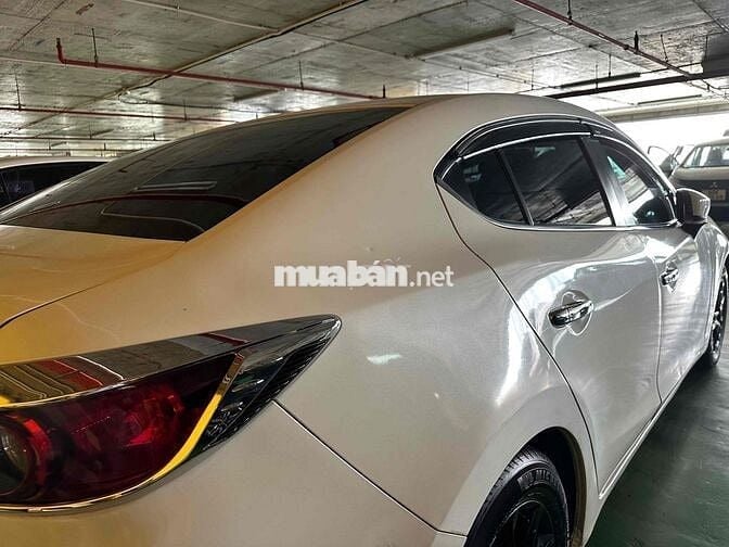 Mazda 3 2016 có cửa sổ trời, màn hình dài. 1.5AT
