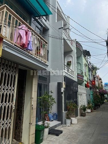 Nhà rẻ giá đầu tư cuối Nguyễn Sơn DT 5x13,5 1 lầu hẻm 5m thông xe hơi 