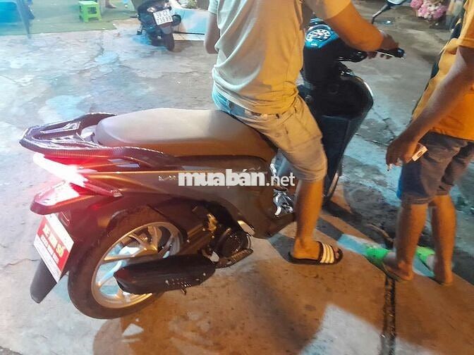 Kẹt tiền cần bán gấp xe chưa bấm biển