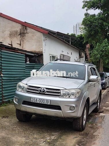 xe Toyota Fortuner 2011 2.5G - 20 km