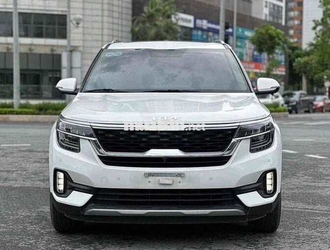 Kia Seltos 2023 1.6 AT Premium - 410000 km