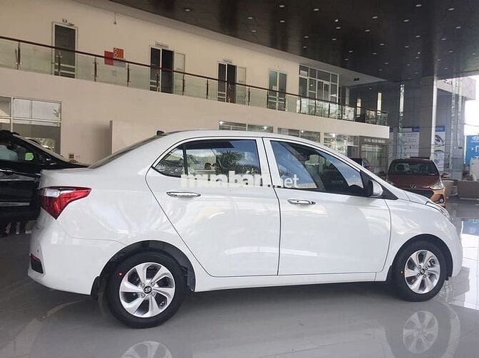 Hyundai Grand i10 2018 Sedan 1.2 Base - 700000 km