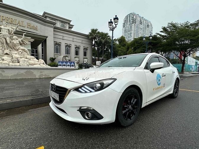 Mazda3 2016 có cửa sổ trời, màn hình dài, 1.5AT