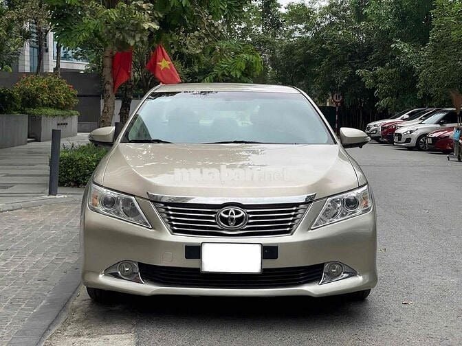 Toyota Camry 2.0E sx 2014 vàng cát siêu đẹp