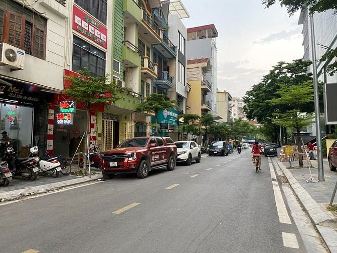 BÁN NHÀ 2 MẶT PHỐ, NGAY NGÃ 3 VĂN CAO THỤY KHUÊ, 83,5M2, GIÁ 28,6TỶ