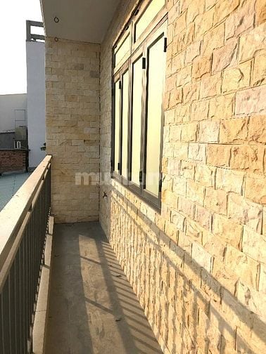 PHÒNG MỚI XÂY CỬA SỔ BAN CÔNG THOÁNG MÁT - TRUNG TÂM GÒ VẤP