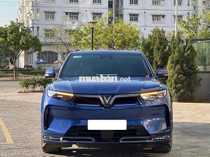 VinFast VF9 sẵn xe giảm giá mạnh