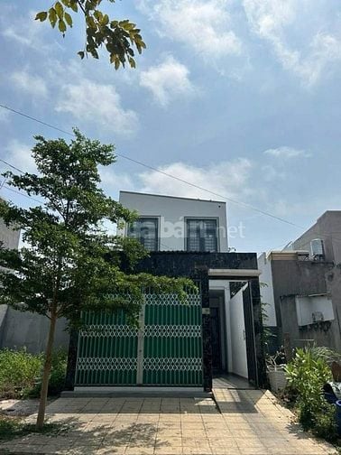 Kẹt vốn cân bán nhanh nhà mặt tiền đường nhựa tại thị trấn Tân Túc