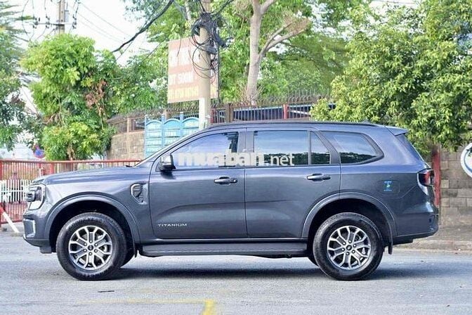 Ford Everest sx 2023 2.0L AT 4x2 - 37000 km