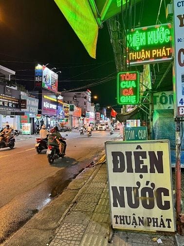 Sang cửa hàng điện gia dụng Nguyễn Ảnh Thủ, Quận 12, 4x25m, 350tr