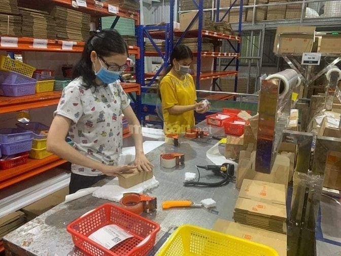 CẦN TUYỂN NV KHO LÀM VIỆC TẠI Q7 ĐƯỜNG HUỲNH TẤN PHÁT. LÊ VĂN LƯƠNG.