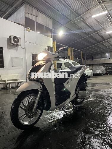 Xe vợ đi chuyển nhà chật nên cần ra đi