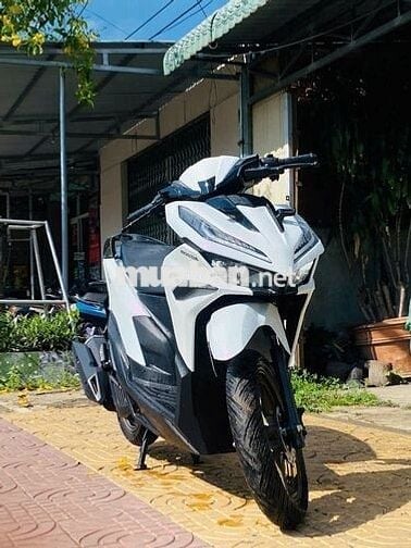 Vario màu trắng lướt