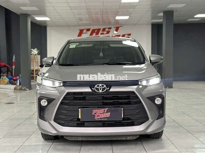 Toyota Avanza Premio 2023 1.5CVT,màu bạc,42.000 km