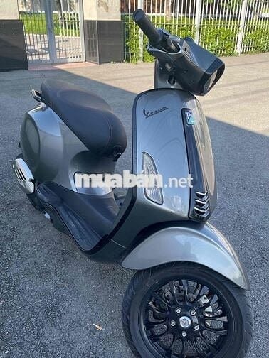 Vespa Sprint 125 cá nhân dùng màu xám xi măng