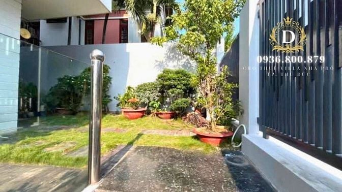 Biệt thự sân vườn, hồ bơi, sàn trống, hầm 3 lầu 200m2