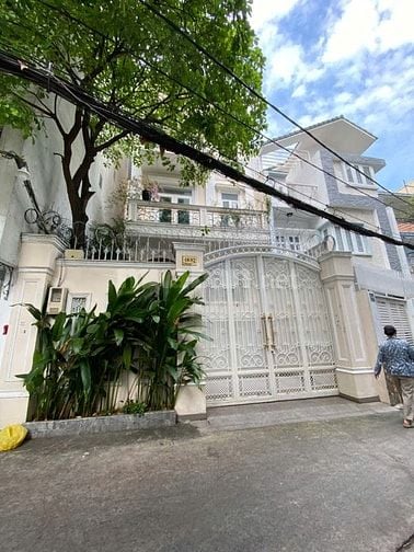 Bán nhà mặt tiền đường  12M Ca Văn Thỉnh, P.14, Tân Bình (6m x 28m côn