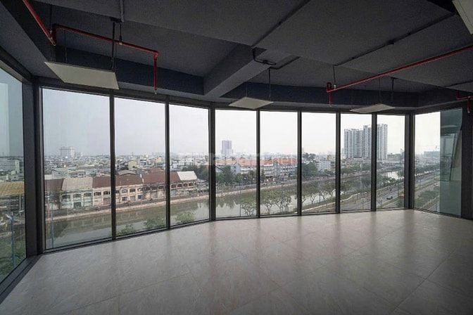 Bán tòa nhà mặt tiền Võ Văn Kiệt, , DT 335m2, 2 hầm 10 tầng 130 tỷ TL