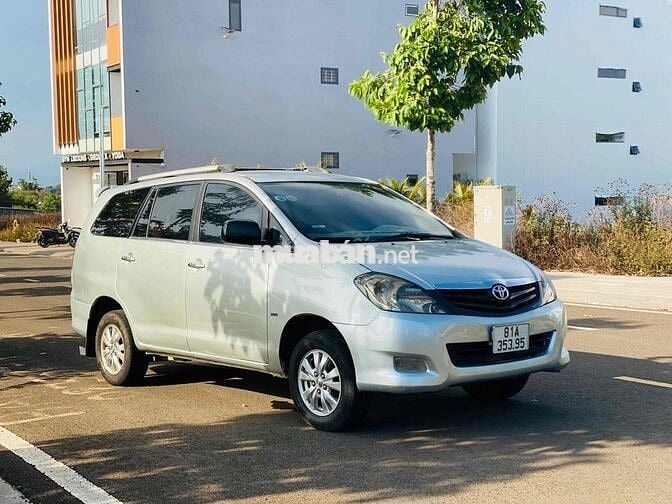 Toyota Innova 2011 G - 6789 km