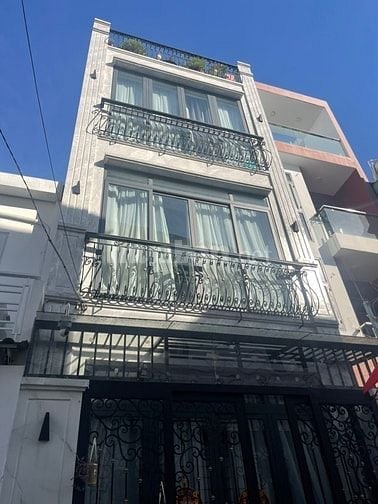Bán nhà hẻm 68 hoàng diệu,dt:4.3x25m,P13.Q4.giá:15tỷ(2 lầu)